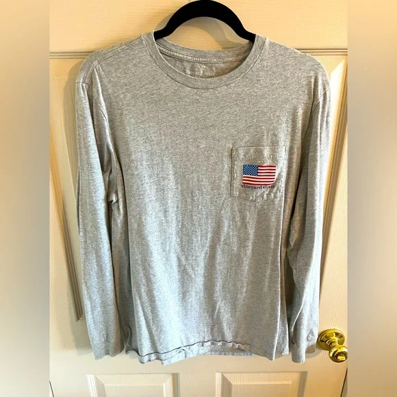 Medium Vineyard Vines long sleeve t-shirt - Picture 2 of 2